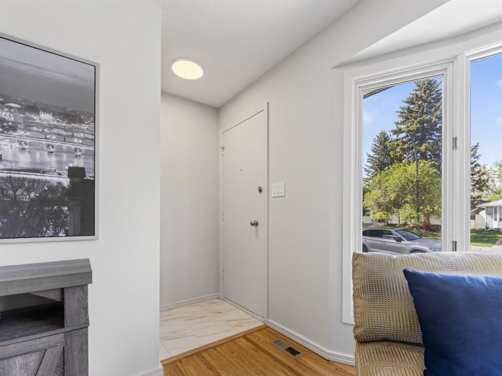 847 Raynard Crescent SE photo 5