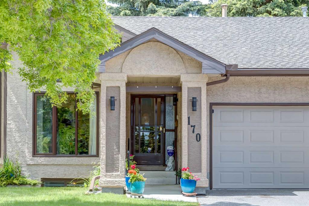 170 Oakbriar Close SW photo 2