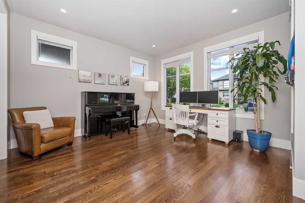 5024 21 Street SW photo 5