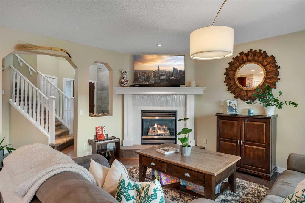 28 Cranwell Crescent SE photo 4