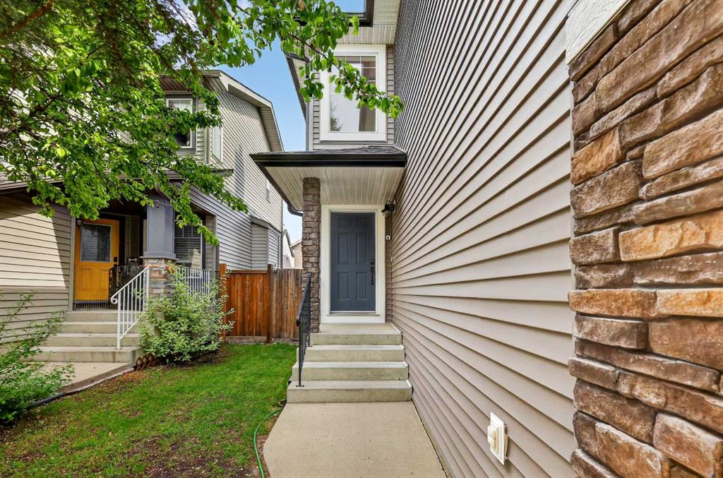 32 Everglen Grove SW photo 2