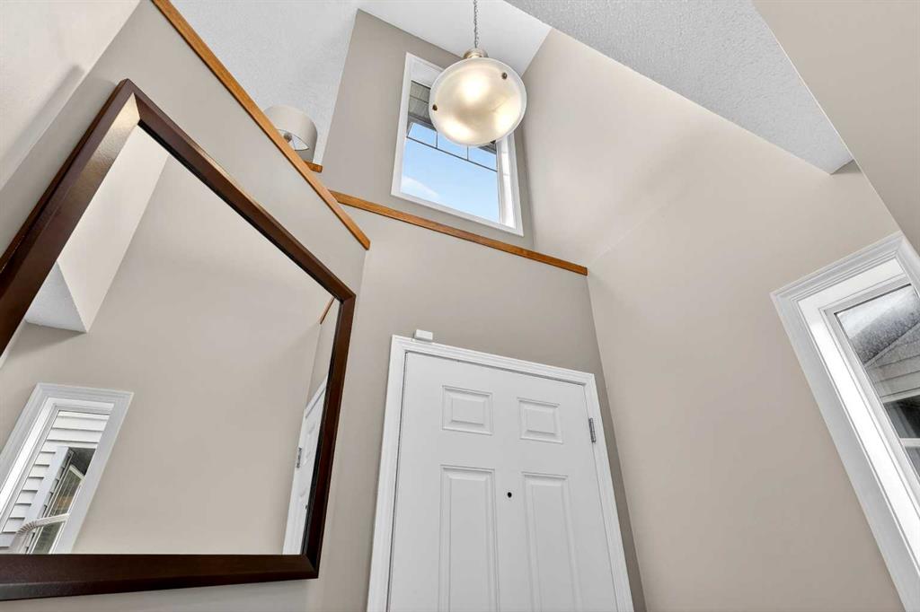 32 Everglen Grove SW photo 3