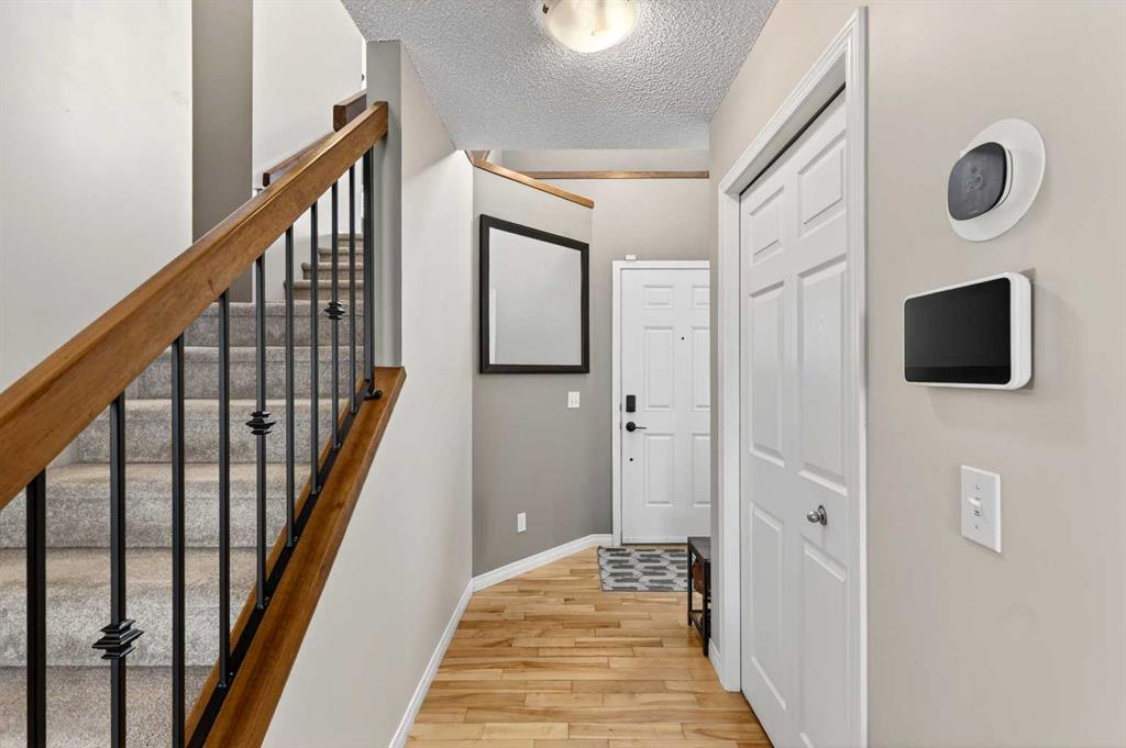 32 Everglen Grove SW photo 4