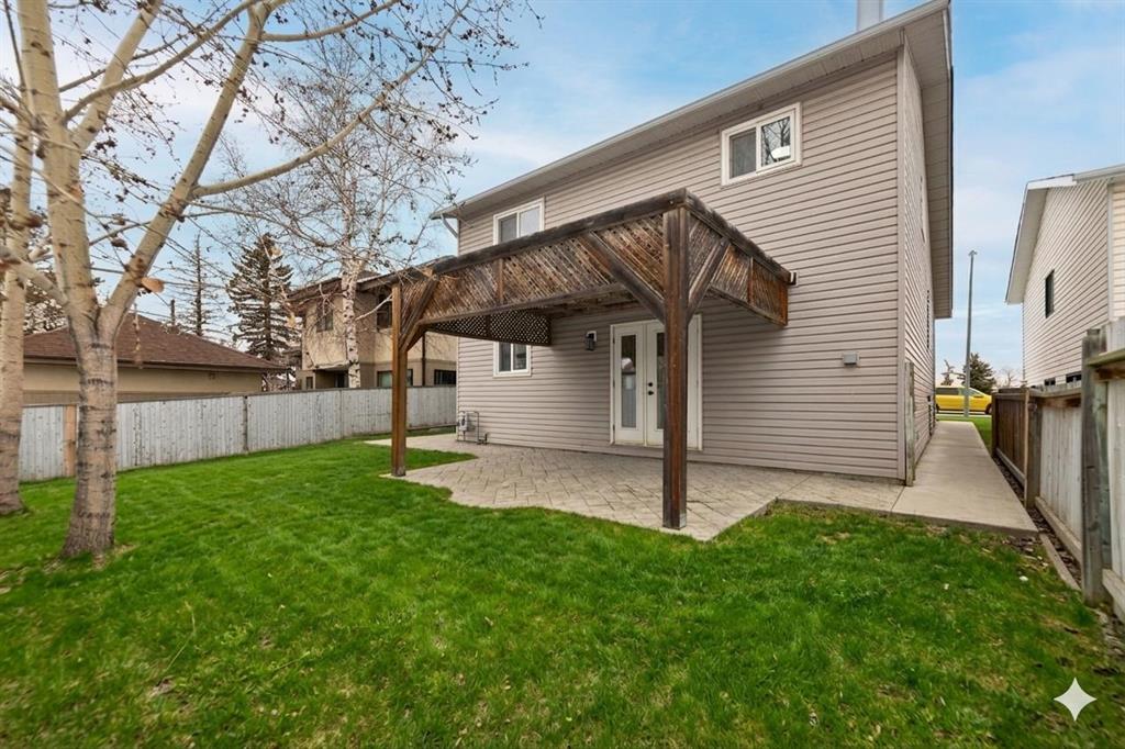 2031 24 Avenue NE photo 3