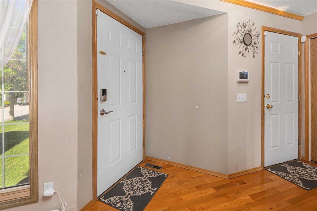 69 Applemont Place SE photo 4