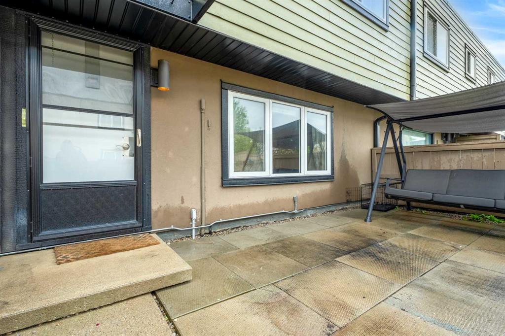 3809 45 Street SW #101 photo 3