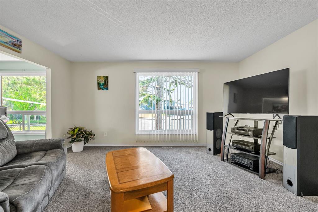 173 Margate Close NE photo 2