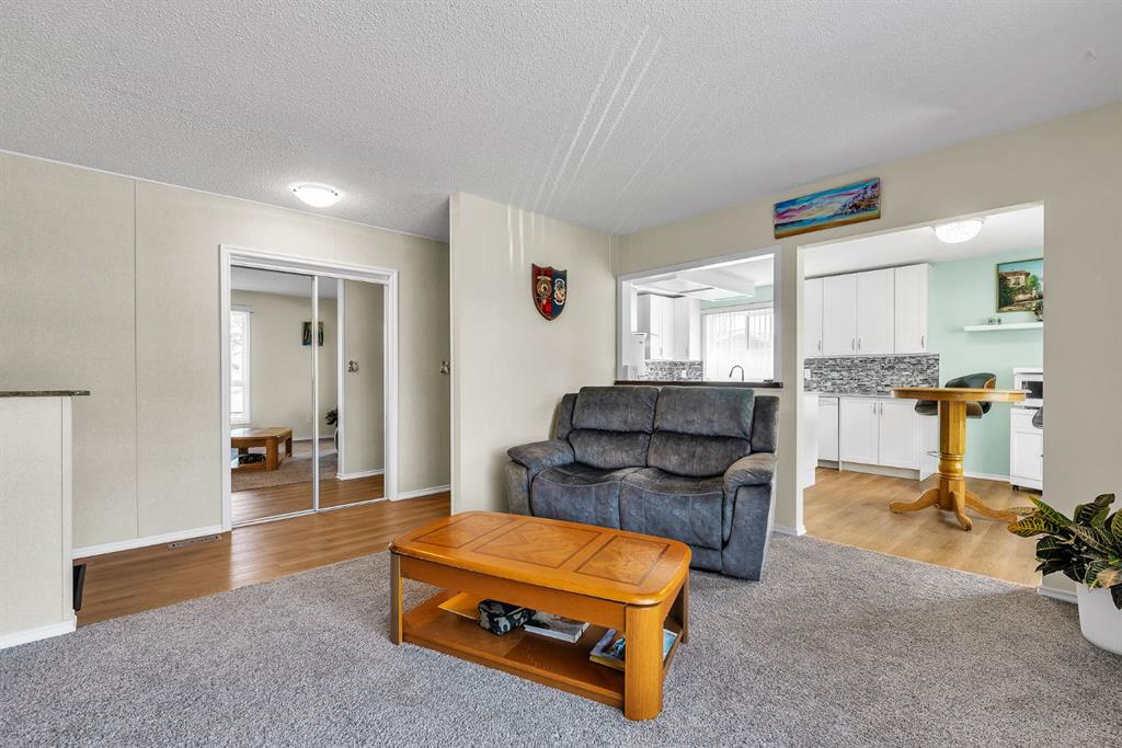 173 Margate Close NE photo 3