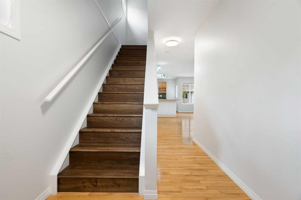112 Royal Oak Gardens NW photo 2