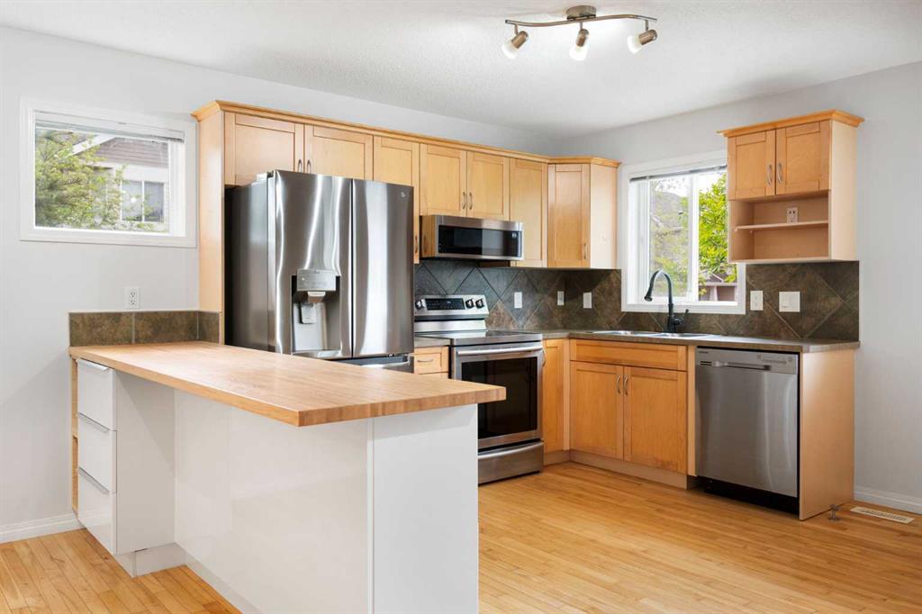 112 Royal Oak Gardens NW photo 5