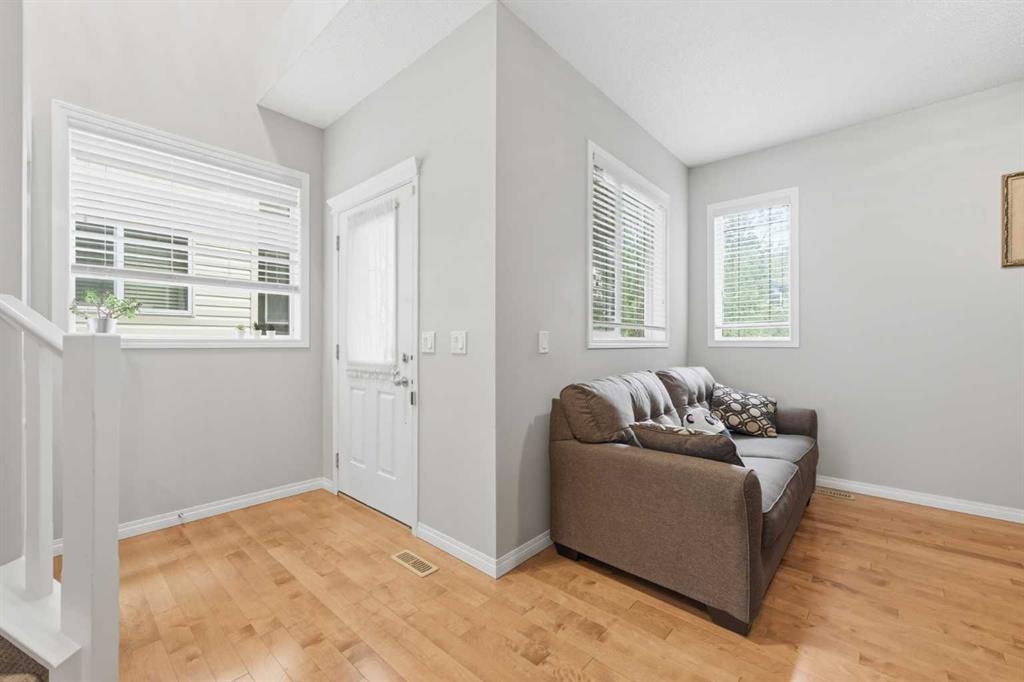 172 Sherwood Mews NW photo 4