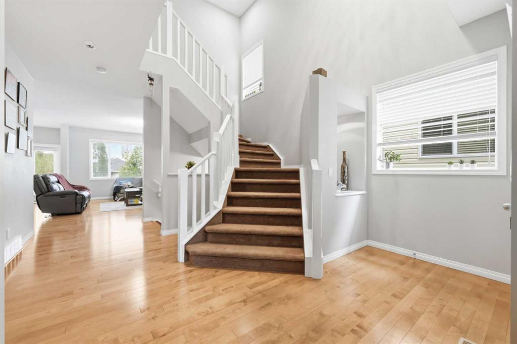 172 Sherwood Mews NW photo 5