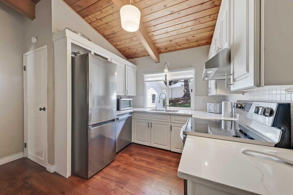 185 Springwood Drive SW photo 3