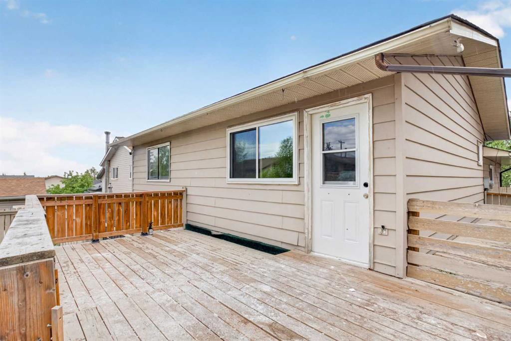 304 Beddington Circle NE photo 4