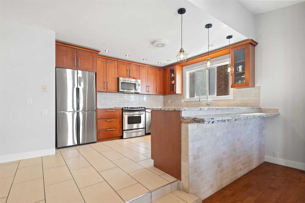 208 Woodpark Place SW photo 5