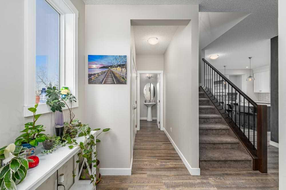 125 Sage Bluff Close NW photo 4