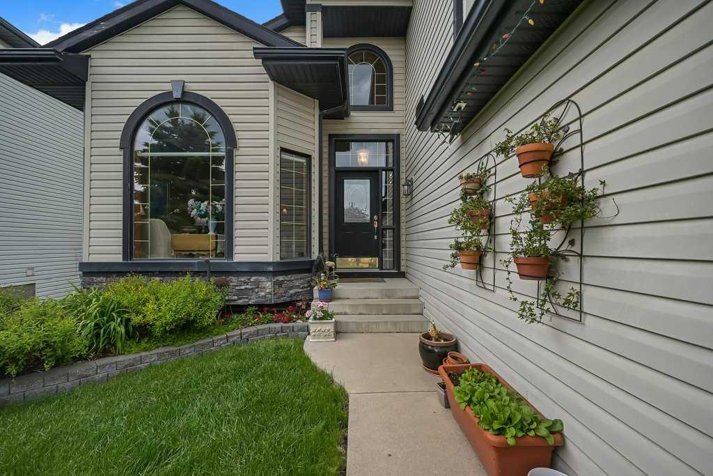 158 Valley Glen Heights NW photo 2