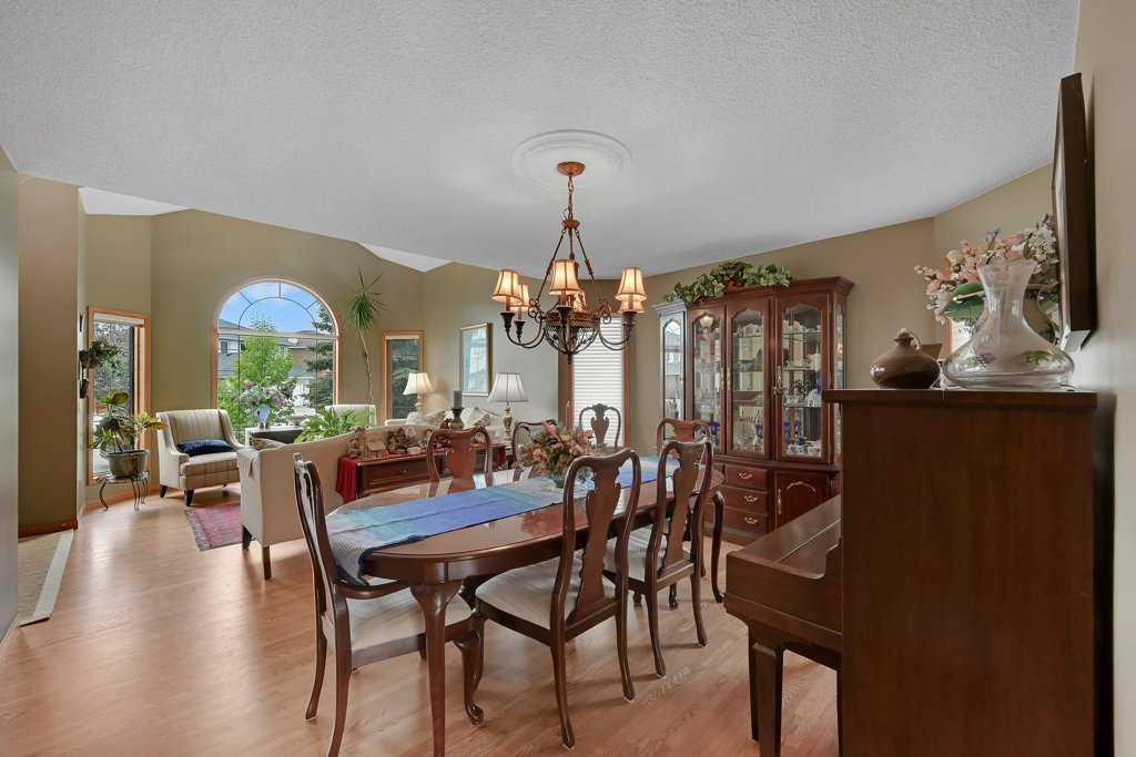 158 Valley Glen Heights NW photo 4