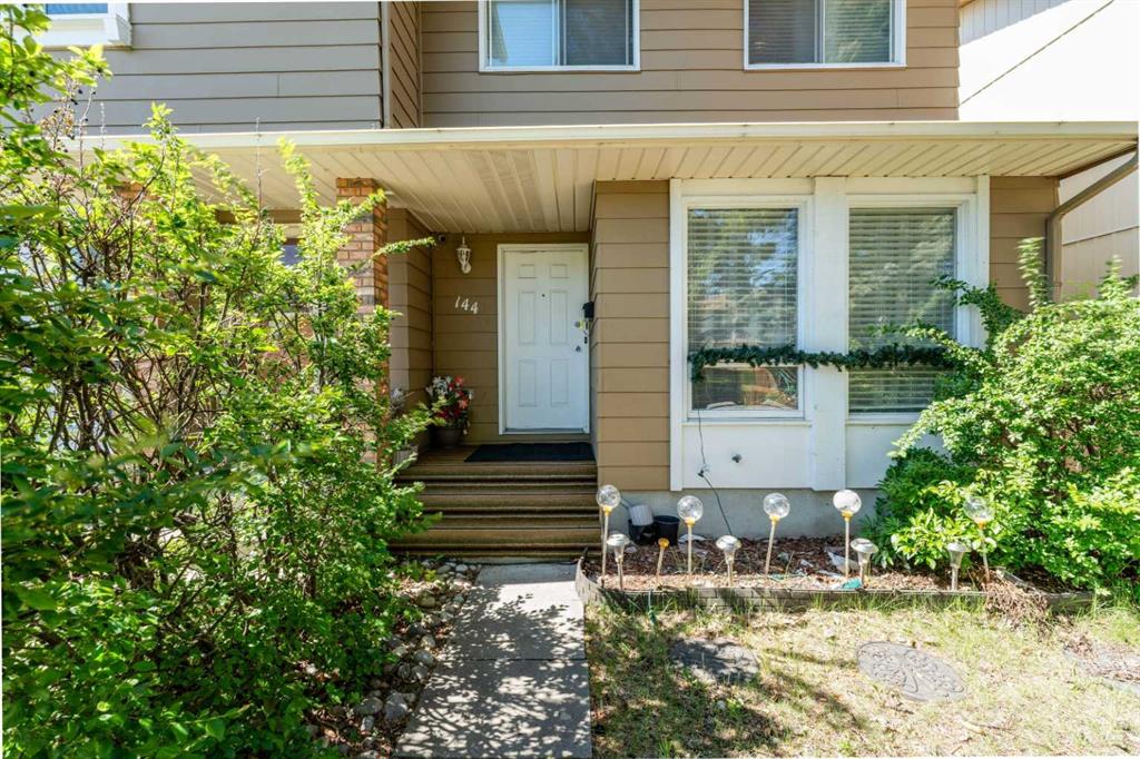 144 Midbend Place SE photo 3