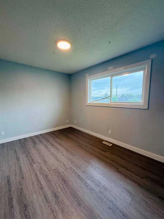 4968 Marcombe Road NE photo 5