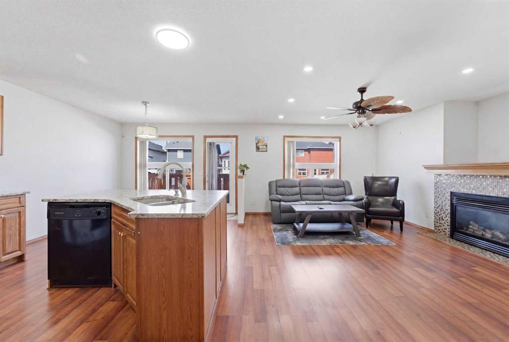 139 Saddlehorn Close NE photo 5