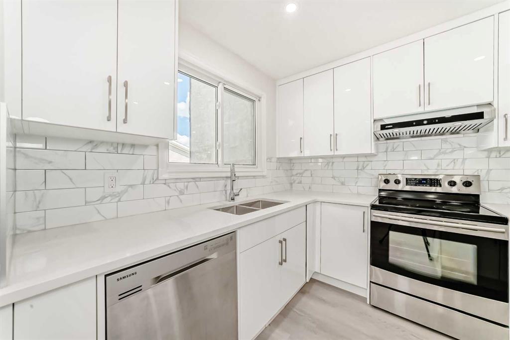 236 Pinemill Mews NE photo 5