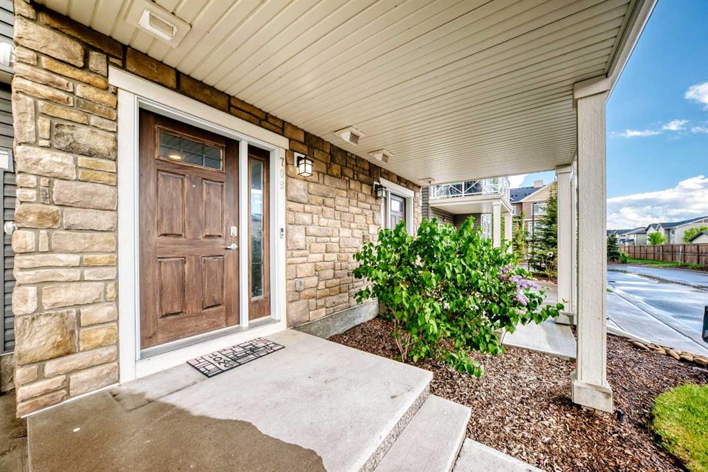 709 Skyview Ranch Grove NE photo 3