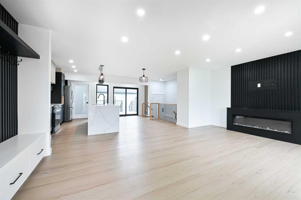 4940 45 Street SW photo 4