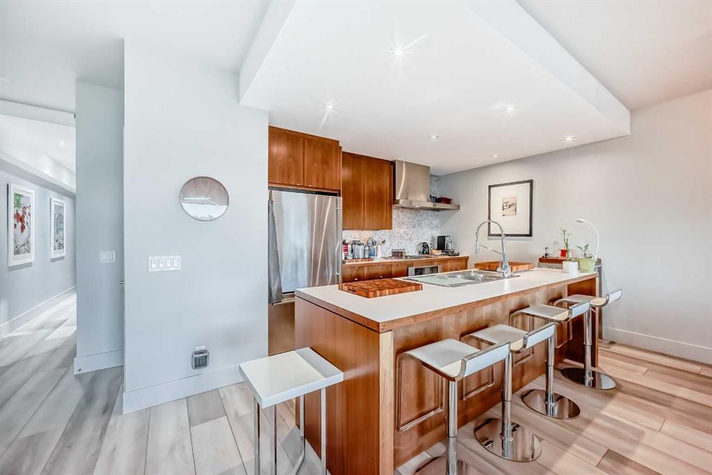 2124 17 Street SW #201 photo 3