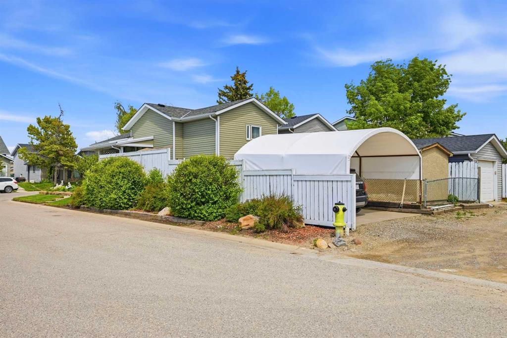 45 Taradale Close NE photo 4
