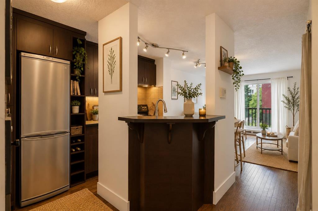 1530 16 Avenue SW #301 photo 5