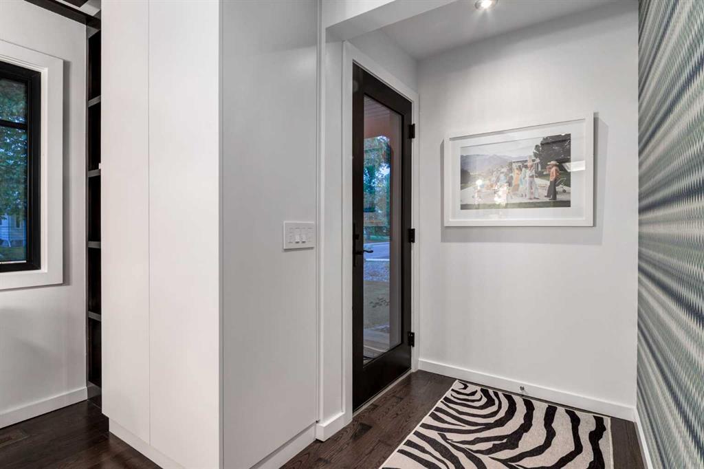4715 15 Street SW photo 3