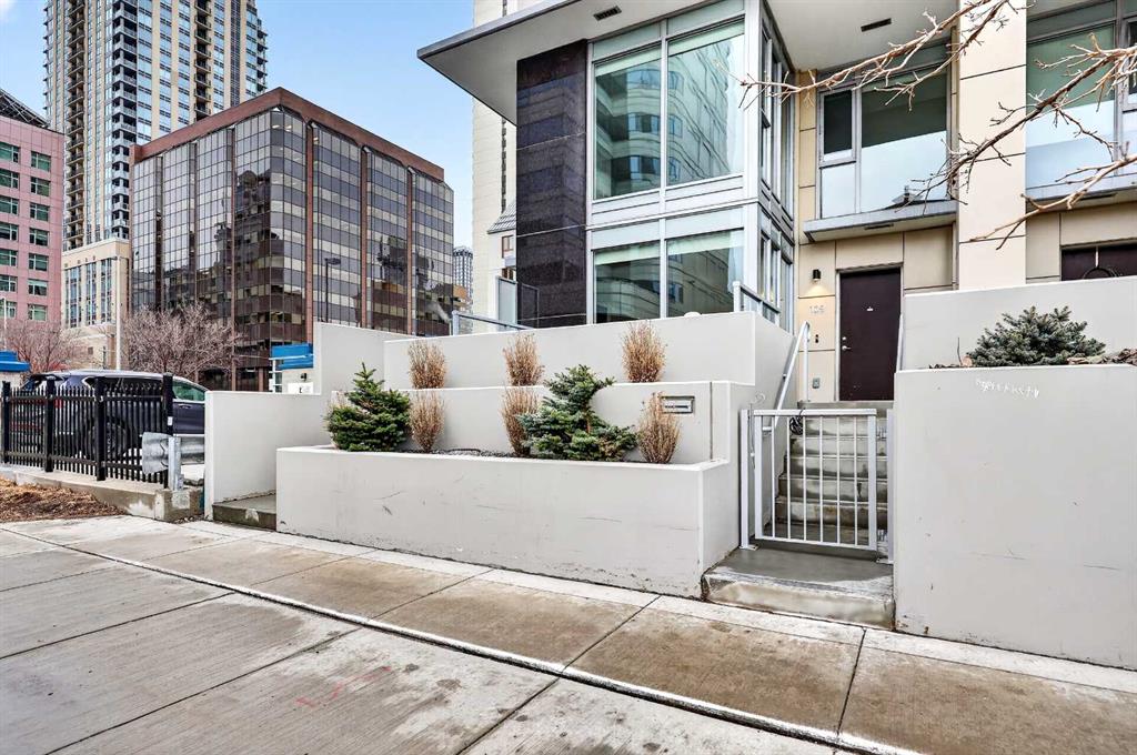 1025 5 Avenue SW #109 photo 5