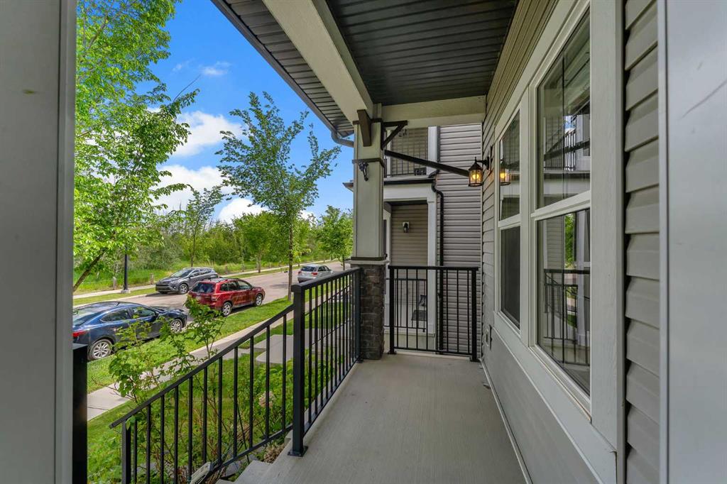 240 Elgin Meadows Way SE photo 4