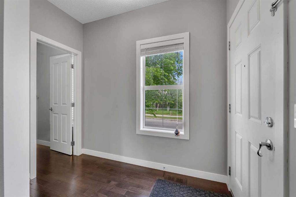 240 Elgin Meadows Way SE photo 5
