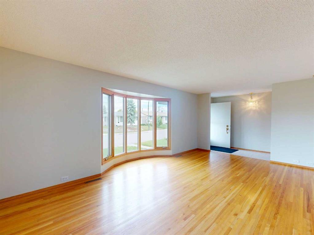 548 Mcintosh Road NE photo 3