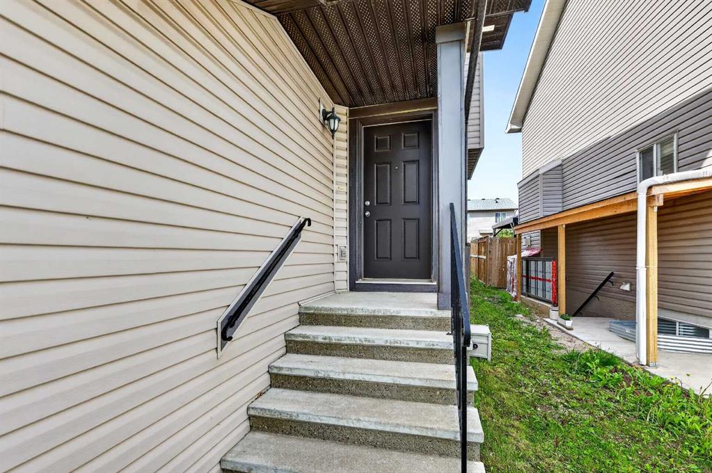 490 New Brighton Drive SE photo 2