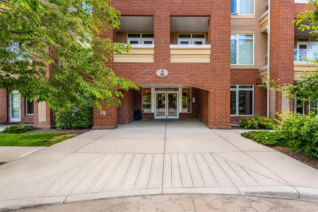 10 Hemlock Crescent SW #306 photo 4