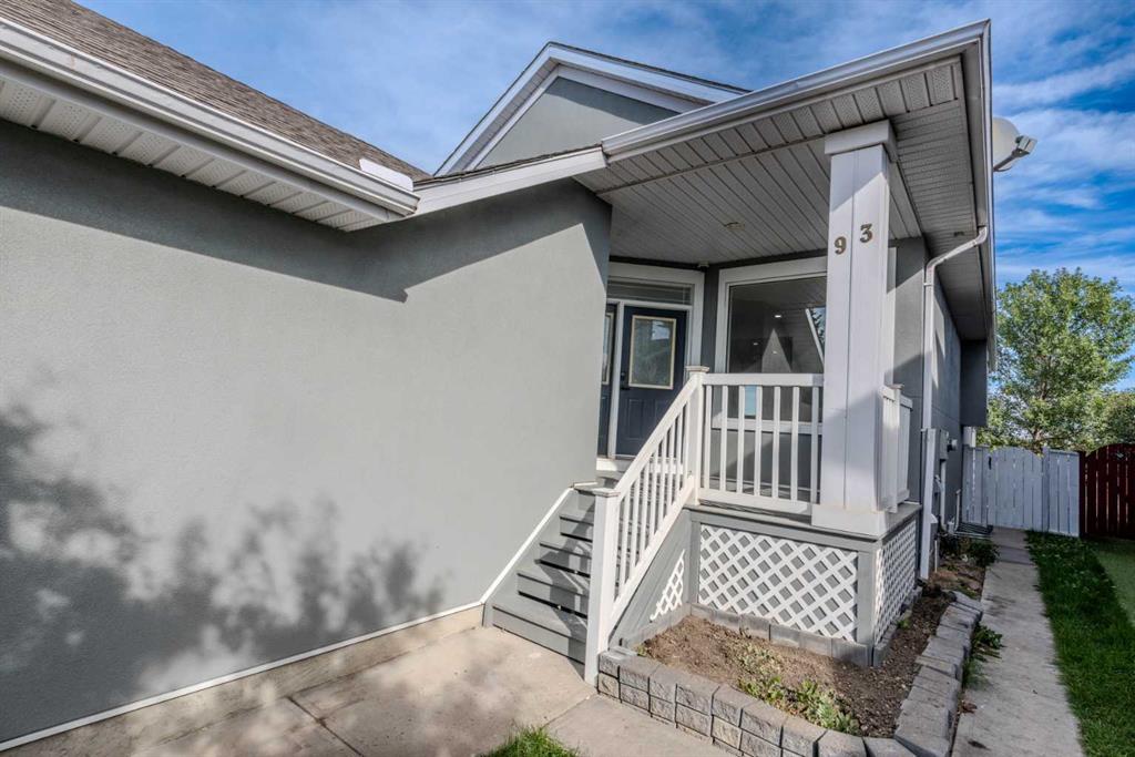 93 Coral Reef Crescent NE photo 3