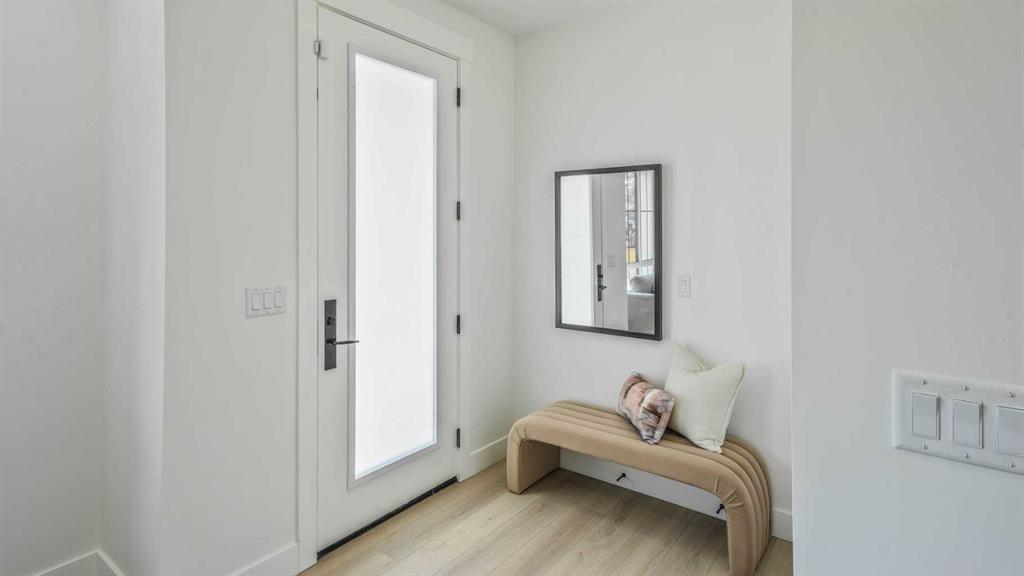 8926 34 Avenue photo 2