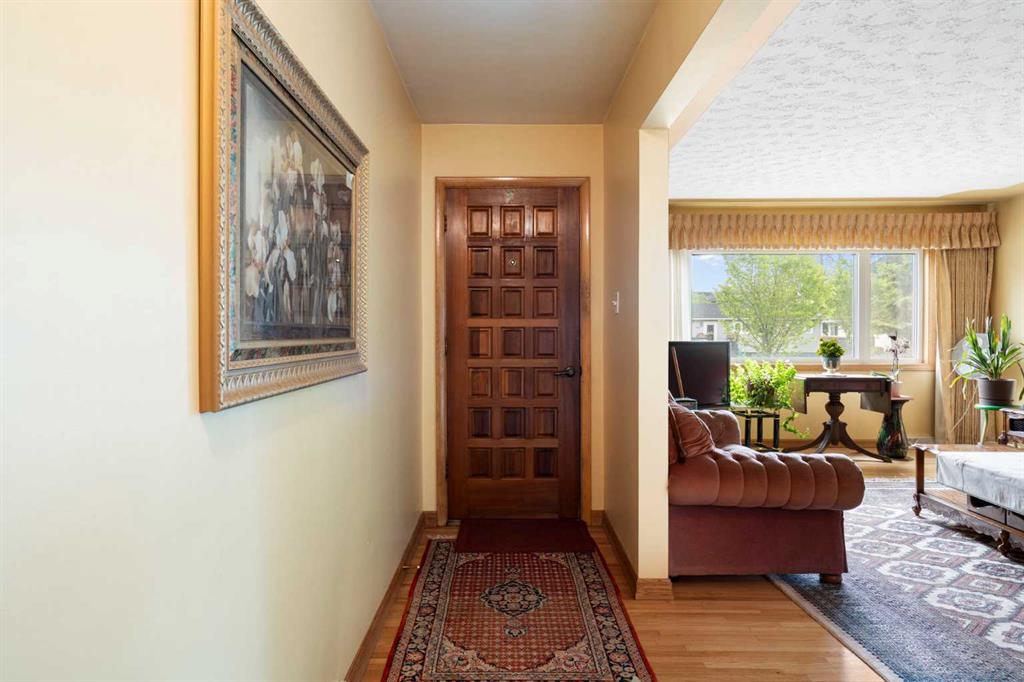 3019 37 Street SW photo 4