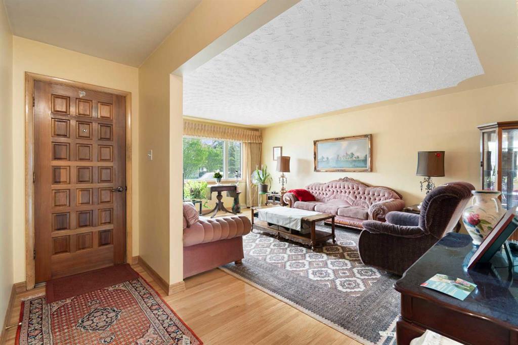 3019 37 Street SW photo 5