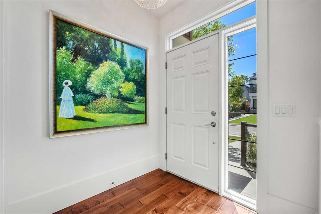2412 28 Avenue SW photo 3