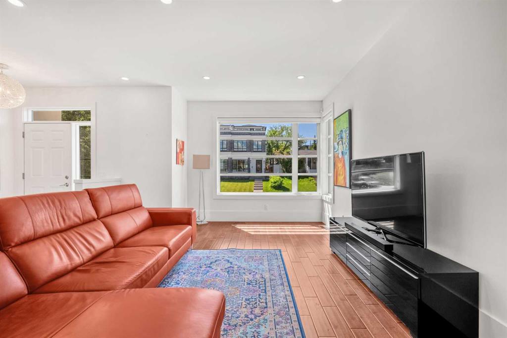 2412 28 Avenue SW photo 4