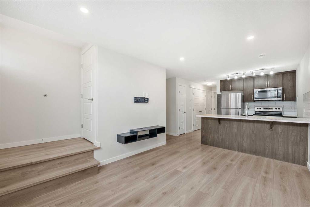 167 Cranbrook Square SE photo 3