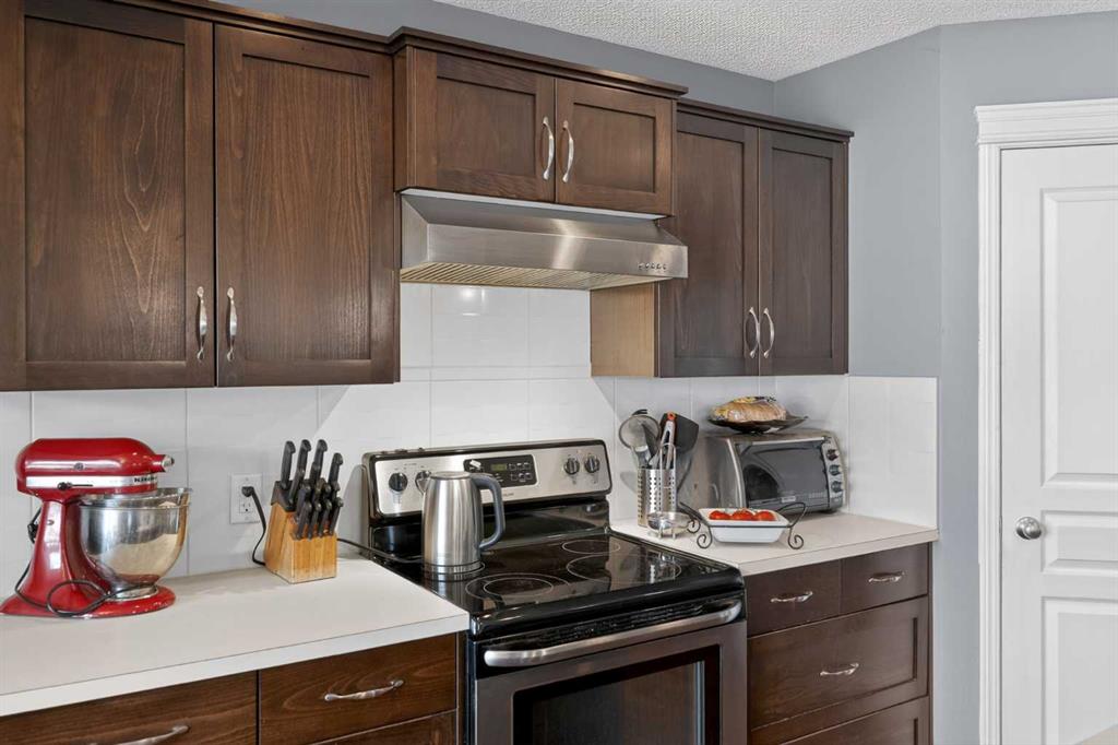 101 Elgin Meadows Manor SE photo 4