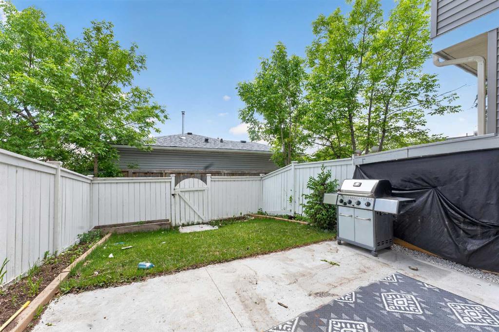 10 Falconer Terrace NE photo 4