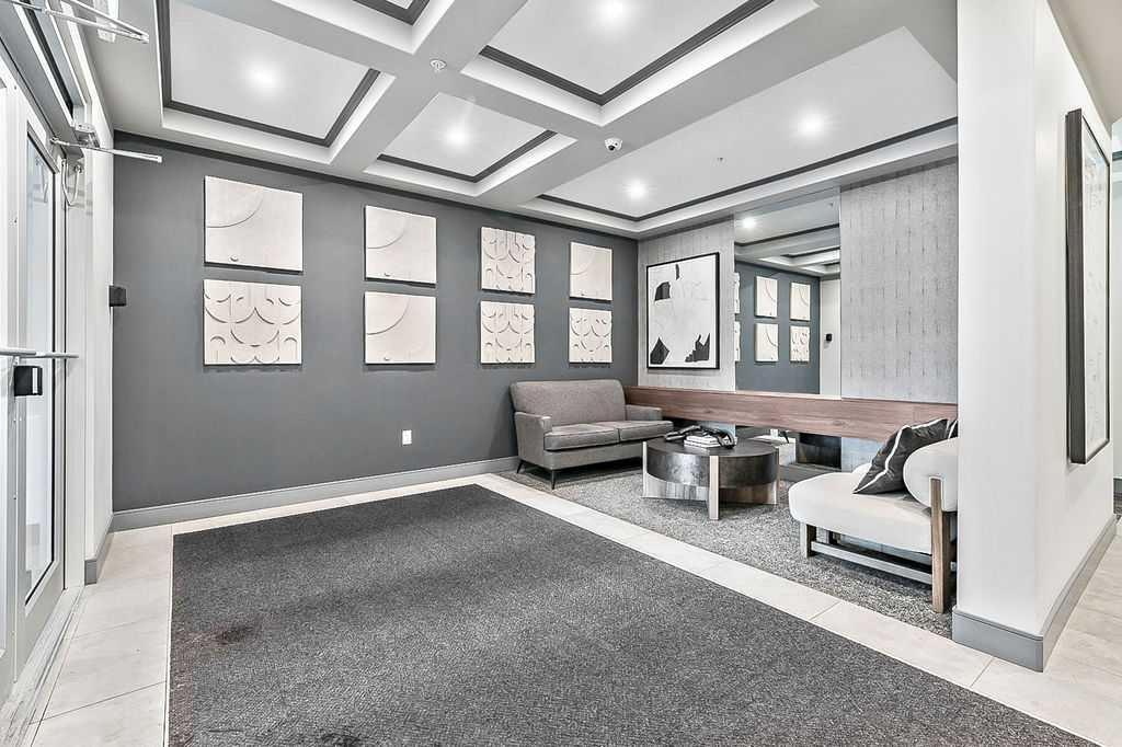 8355 19 Avenue SW #302 photo 2