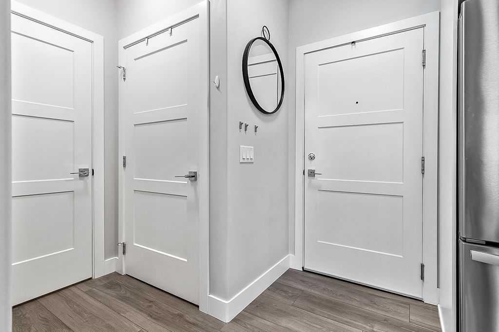 8355 19 Avenue SW #302 photo 4