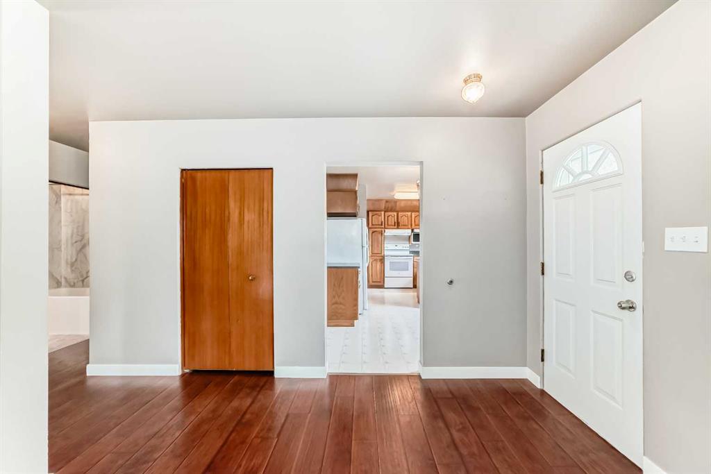 1228 Rosehill Drive NW photo 3